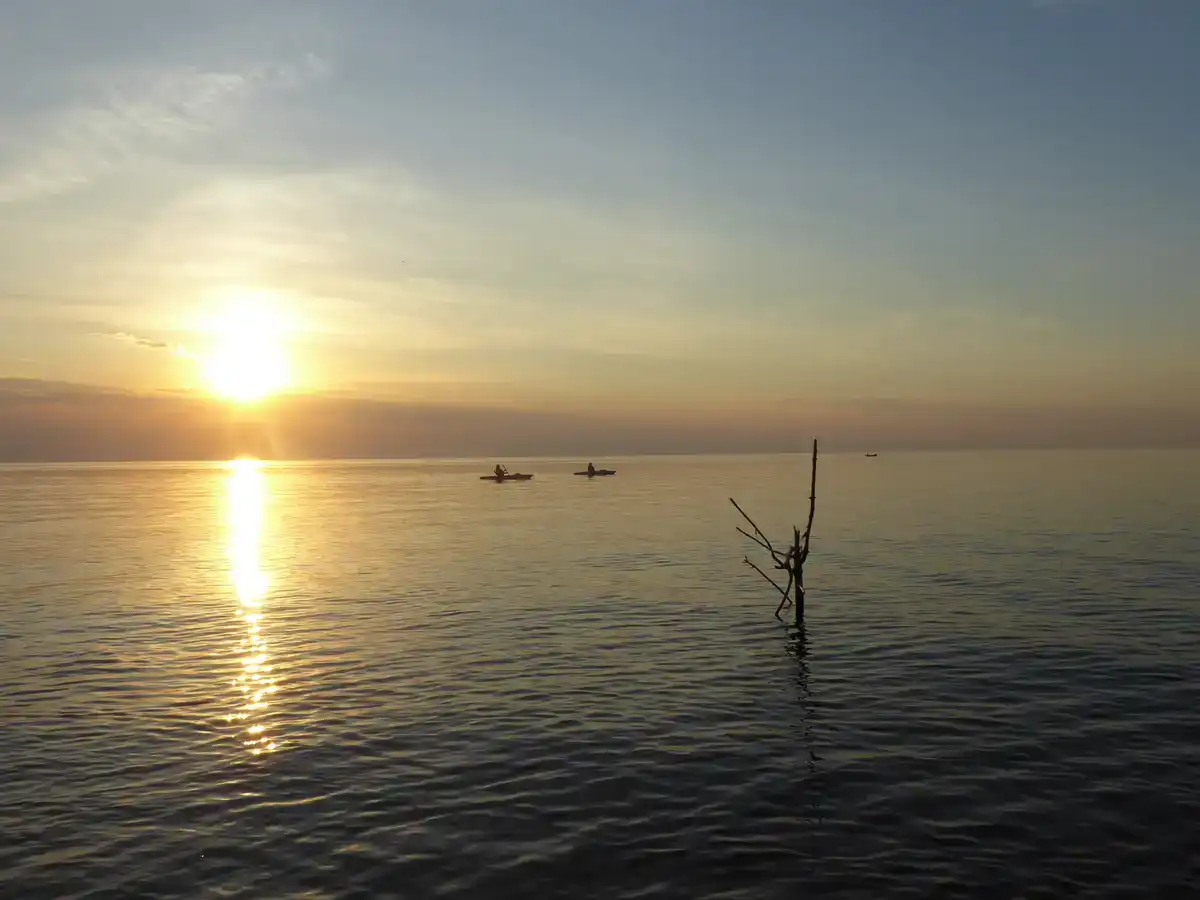 Ruhiger See am Abend